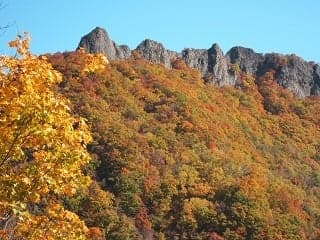 秋天里的八剑山