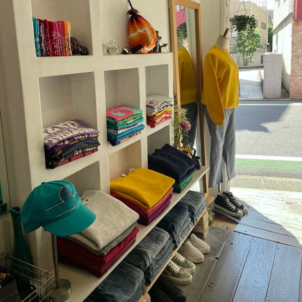 HOLIDAY WORKS，一家在东京祐天寺经营的复古商店