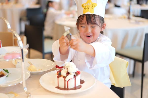 孩子們領取法式料理大師證書