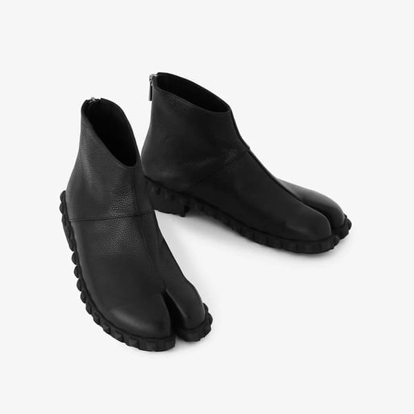 Rear-zip mid-length leather tabi