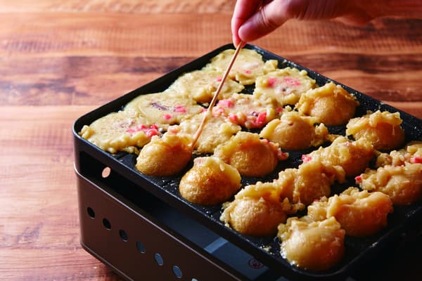 盘子里的土豆泥沙拉