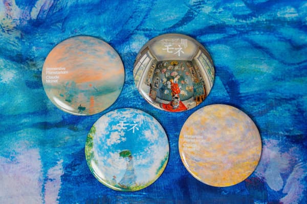 Merchandise orisinal yang terinspirasi dari lukisan Monet