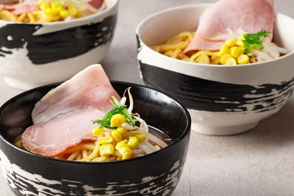 히루젠 저지 발효 버터와 톤친칸 돼지고기 등 오카야마 식재료로 만든 요리