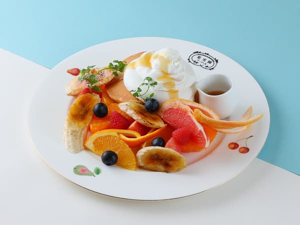 季节性水果薄煎饼配意大利乳清干酪奶油 / Kajitsuen Lieber