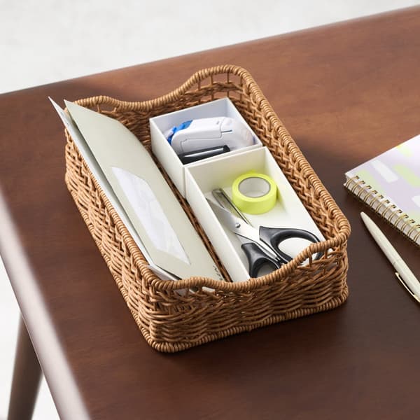 客厅收纳信件和遥控器