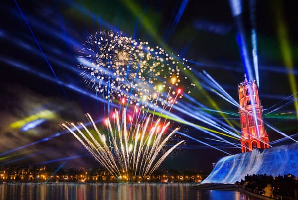 Fuegos artificiales e iluminación de Nochevieja