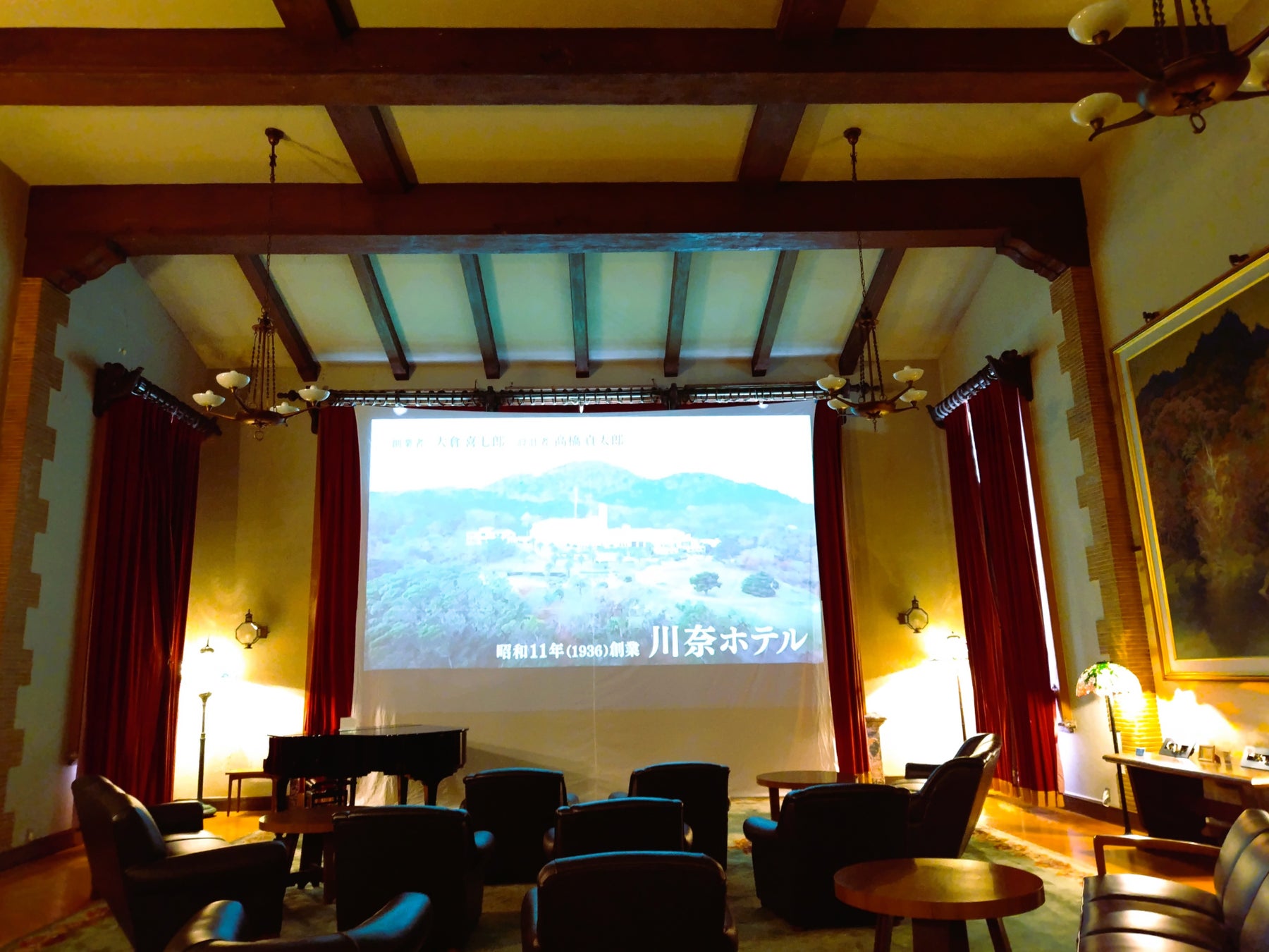 Espacio clásico del vestíbulo para la proyección de películas