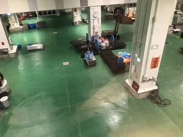 Tuna auction area seen from the observation corridor