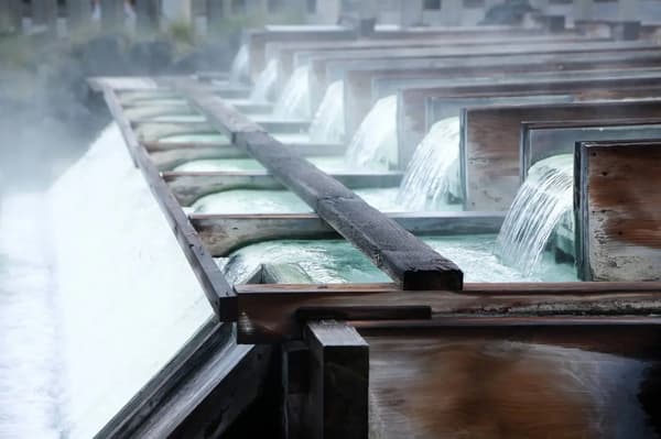 Wooden troughs called mokuhi of Yubatake