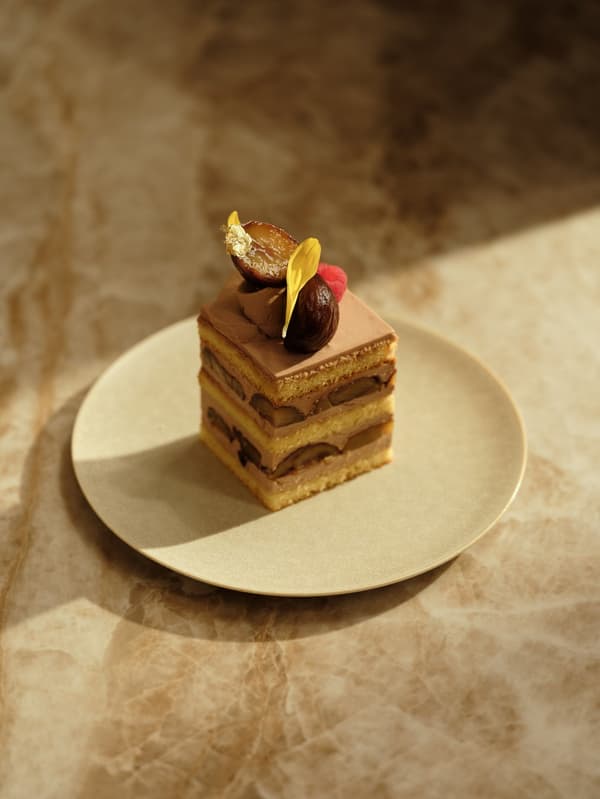 Pastel de chocolate y castaña en Janu Patisserie