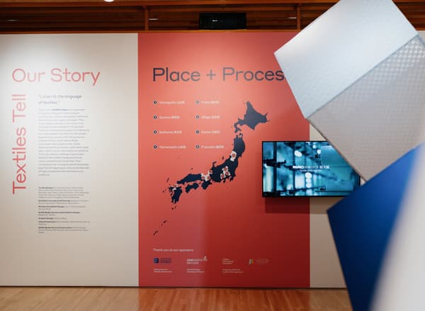介紹八大產地的展板與影片