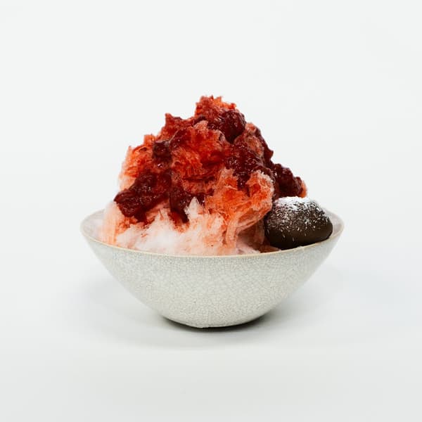 霜盐小饼刨冰(MIGAKI-ICHIGO),配以炼乳