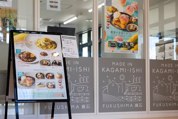 与当地农户和企业合作的限时咖啡店