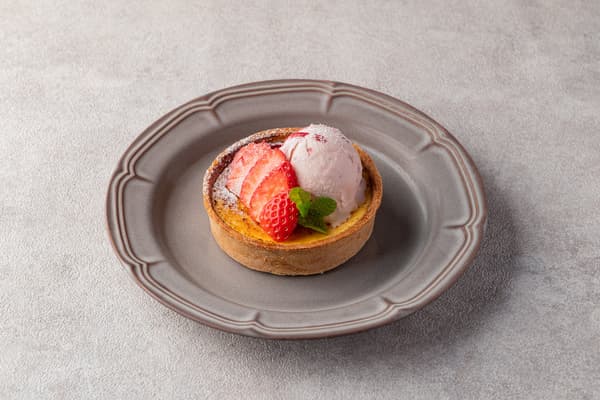Strawberry Brûlée Tart with Ripe Strawberry Gelato