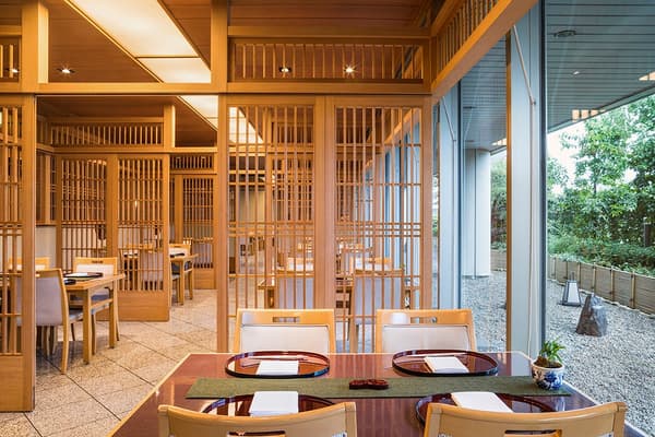 日本餐厅花暦内部