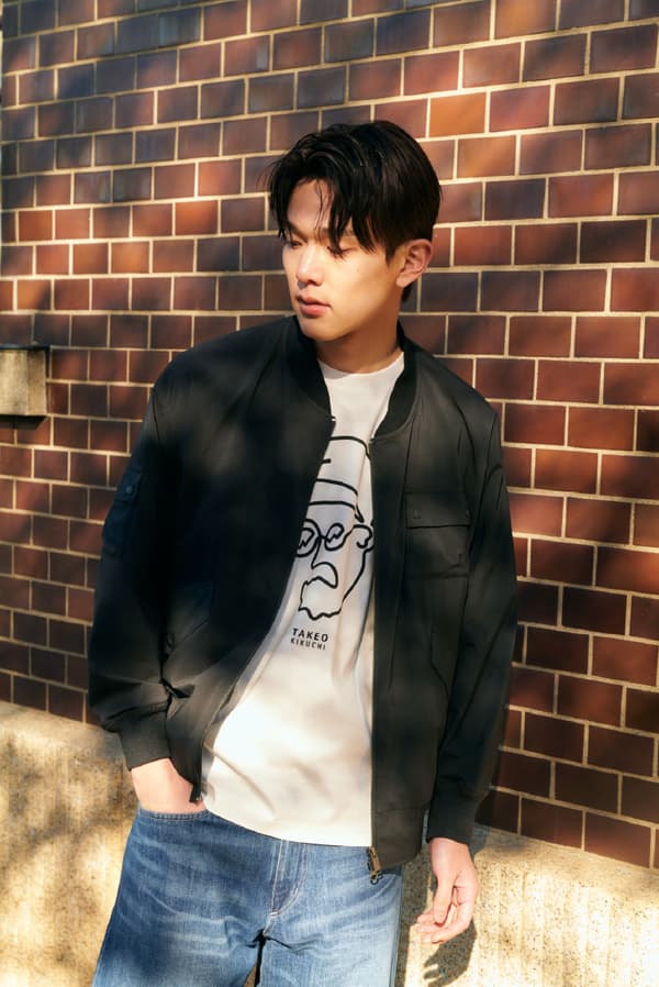 短外套 ¥39,600 / T 恤 ¥8,800 / 下装 ¥18,700（所有价格均含税）