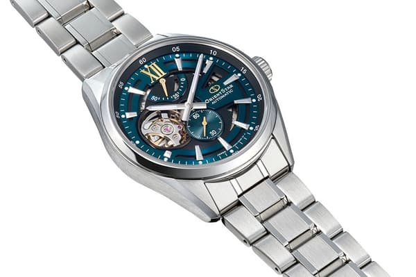 绿色表盘型号的正面角度