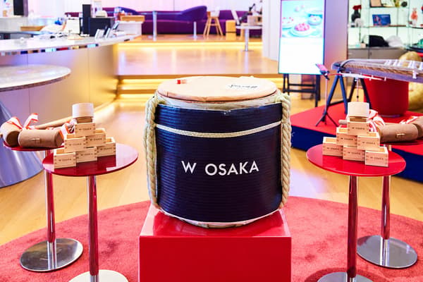 Un barril de W OSAKA preparado para la celebración de Año Nuevo