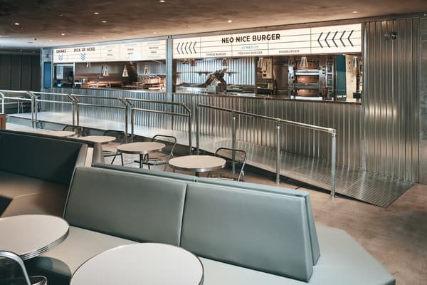 Neo Nice Burger Yokohama Hammerhead interior