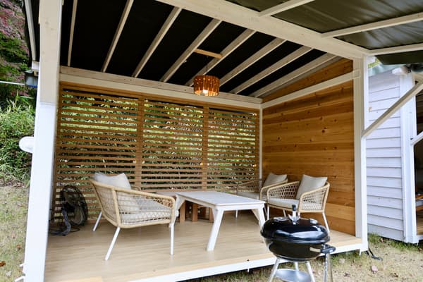 户外烧烤用餐区