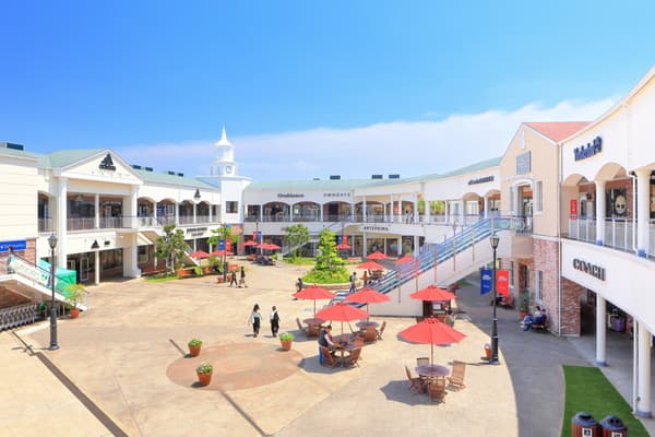 Area tepi laut Rinku Premium Outlets