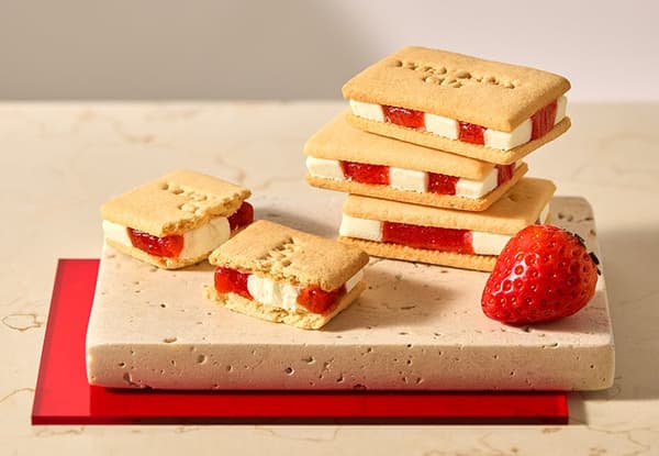 Berry Ruby Cut 草莓牛奶夹心饼干