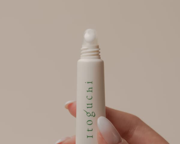 绿蚕茧滋润唇部精华产品