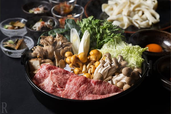 以当地食材为特色的餐点