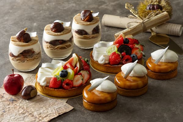 Marron Verrine (kiri), Fruit Tart (tengah), dan Tarte Tatin (kanan)