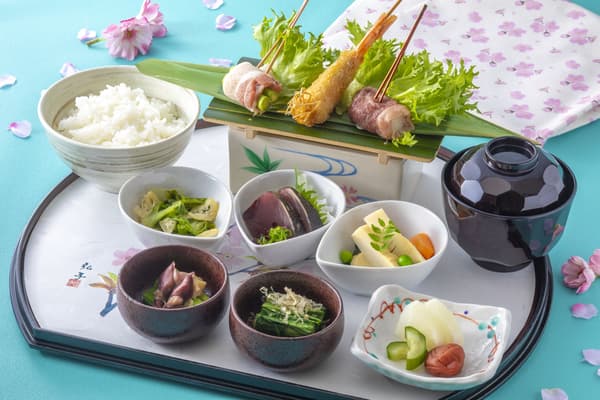 SAKU 的春季串炸午餐