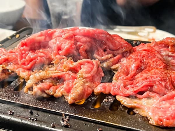 대중야키니쿠 보인보식의 불판 위 소고기