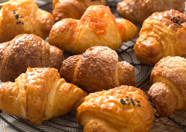 各种口味和迷你尺寸的可颂