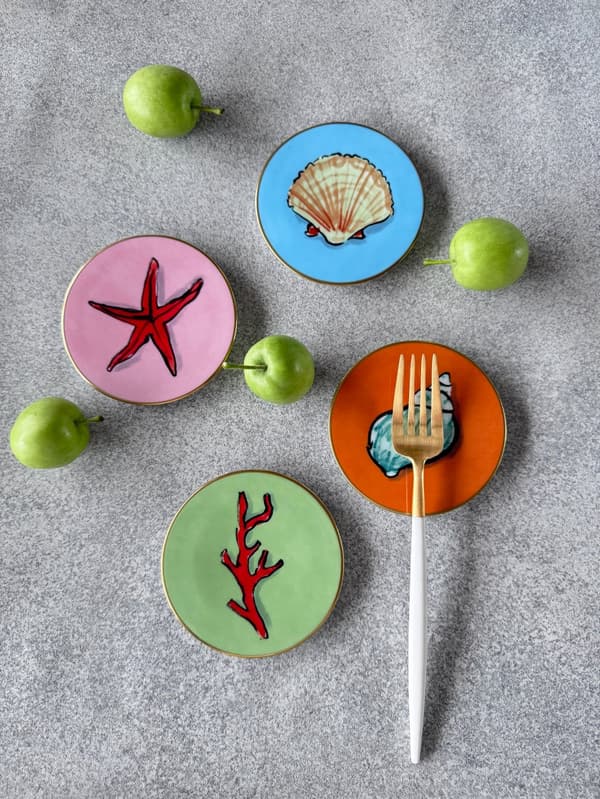 Plates and cups from the Il Viaggio di Nettuno collection