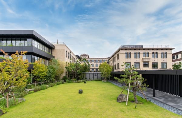 The Hotel Seiryu Kyoto Kiyomizu, which opened in 2020 by fully preserving and reusing the former Kiyomizu Elementary School