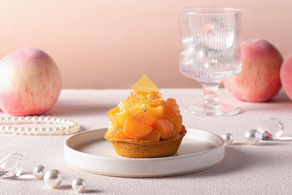 Bijou Peach Tart — ¥1,100 (¥1,000 takeout, tax included)
