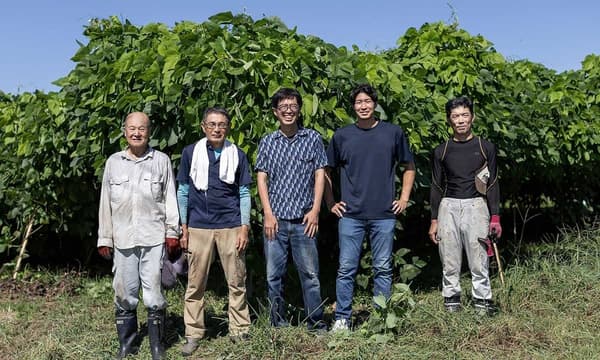 AKETENO Inc.首席执行官吉村明(中)