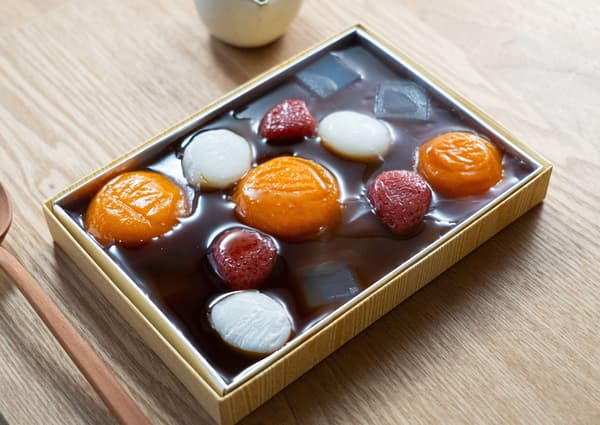 Irodori Tebako – Soso (smooth red bean paste yokan, with kuromitsu)