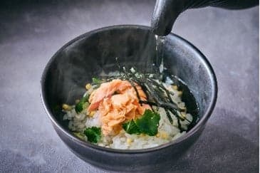 活动后的餐厅茶泡饭