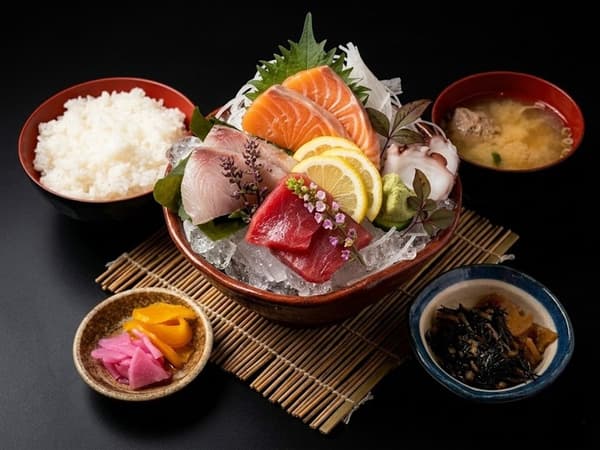 刺身拼盘套餐——3件 ¥1,880，5件 ¥2,380