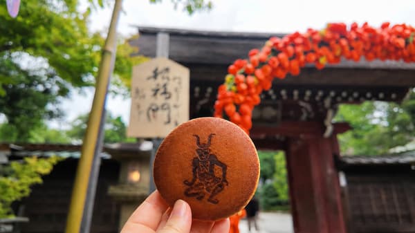 Kakudaishi Dorayaki alongside Happy Gate, a summer tradition at Jindaiji