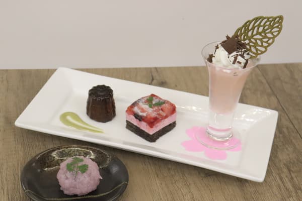 Kuni Country Club – 春季甜点拼盘 / 樱花麻糬（图片）