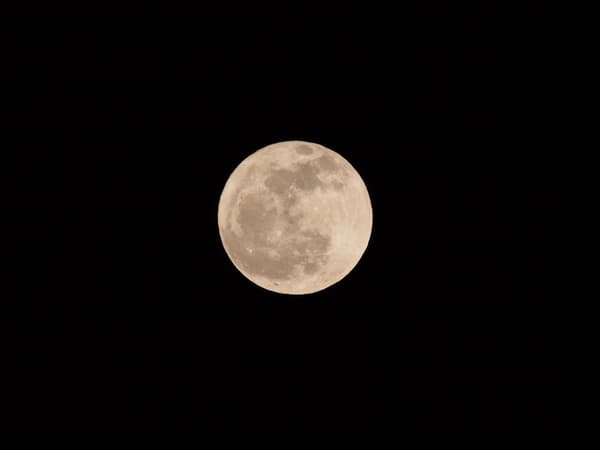 The moon as seen from the summit (image)