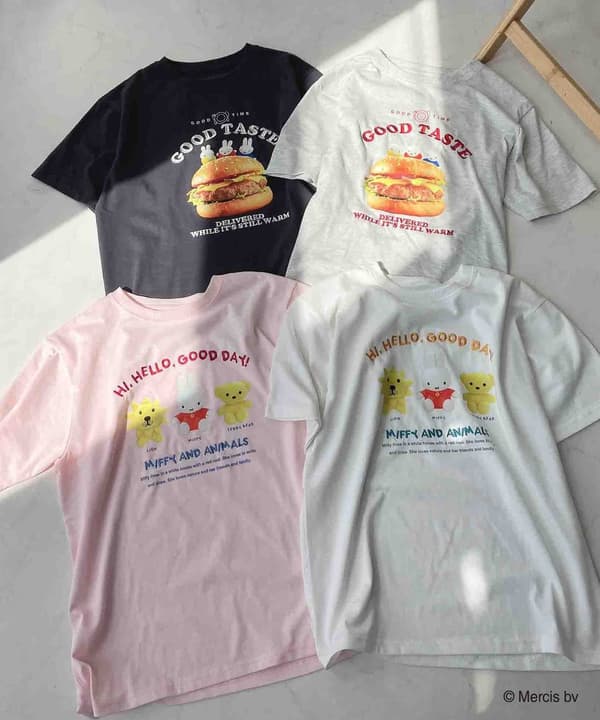 Set stiker disertakan dengan kaus motif hamburger