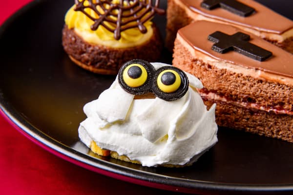 Mummy Roll Cake and Coffin Chocolate