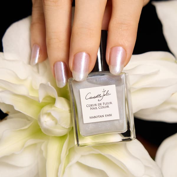 Habotan Enbi on nails