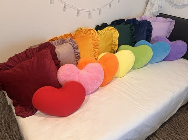 Seven available fan color options