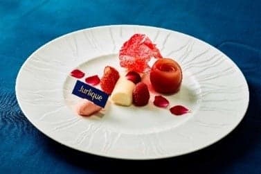 장미 향의 레어 치즈 무스와 딸기 셔벗