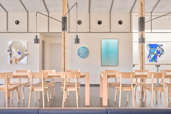 Interior Starbucks Cafe & Art Gallery Yanaka Gotenzaka (Foto oleh Ryo Yoshiya)