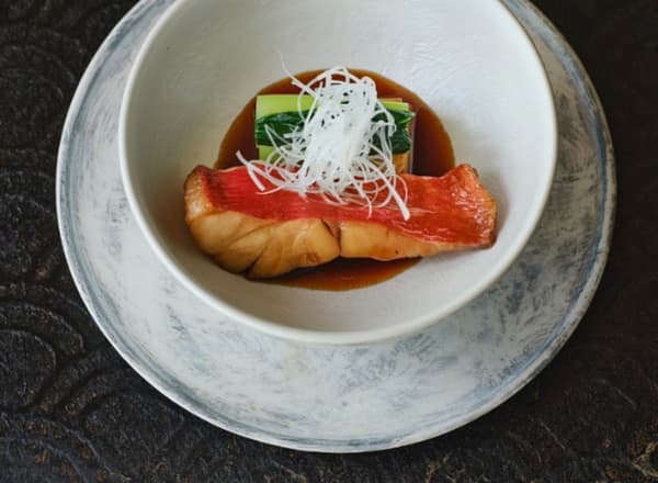 Atami Izusan Karaku: Simmered golden eye snapper (illustrative image)