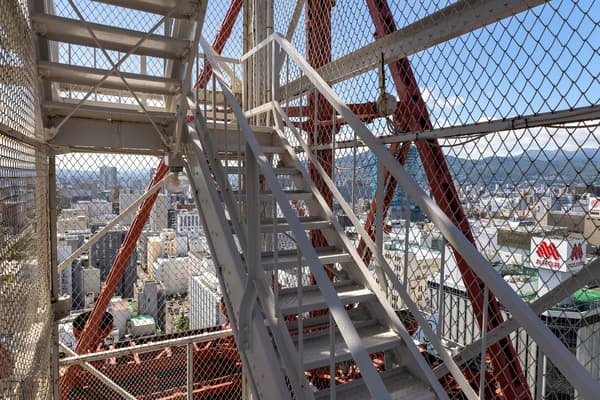 Tangga luar ruangan di Sapporo TV Tower